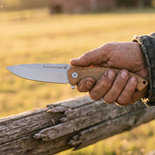 Frontierman knife in hand on the farm